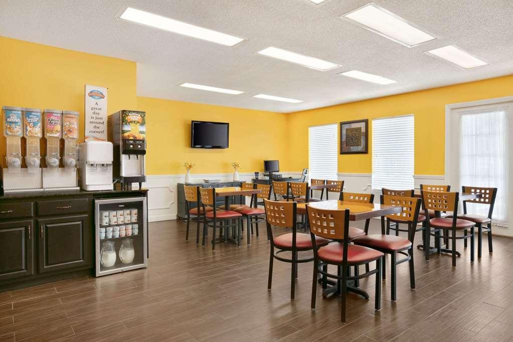 Baymont By Wyndham Kingsland Hotell Restaurant bilde